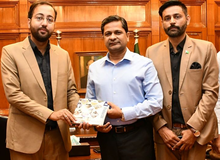 Mr. Irfan Ali, Pro and Communication JDC Foundation called on Commissioner Karachi Syed Hassan Naqvi Also presented souvenir book to Commissioner Karachi on 02/05/2024