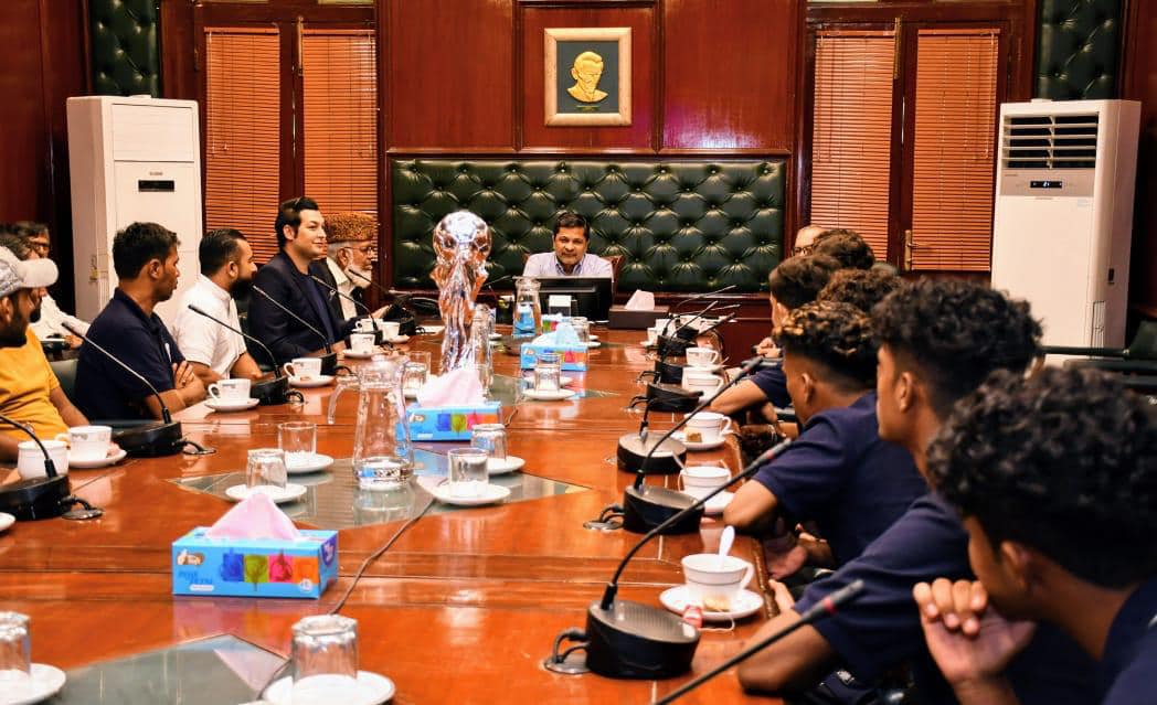 Commissioner Karachi invited and met the under 14 football team