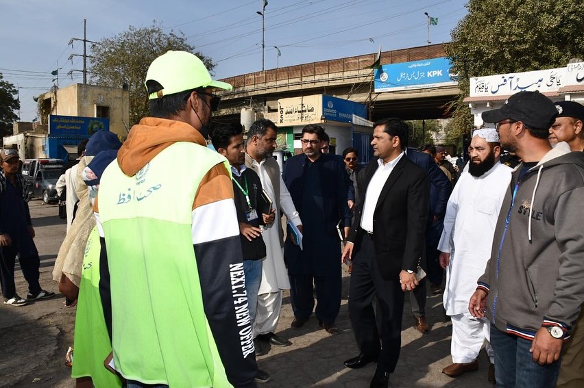 Commissioner Karachi conducts a field visit to Haji Mureed Goath 