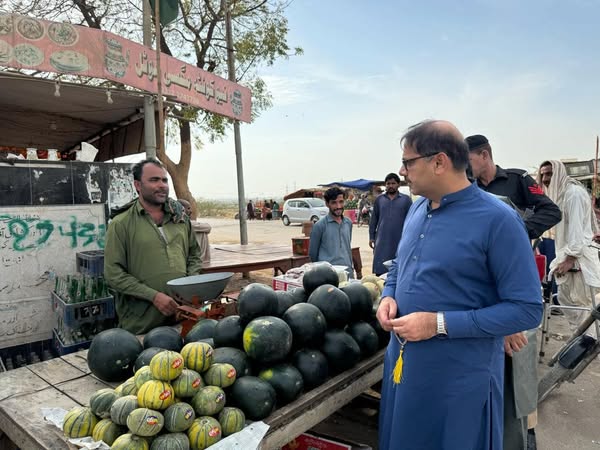 Deputy Commissioner Malir conducted price checking