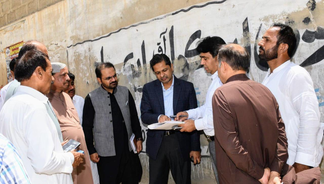 Commissioner Karachi visited District East along with Deputy Commissioner East and concerned officials to overview Development Schemes