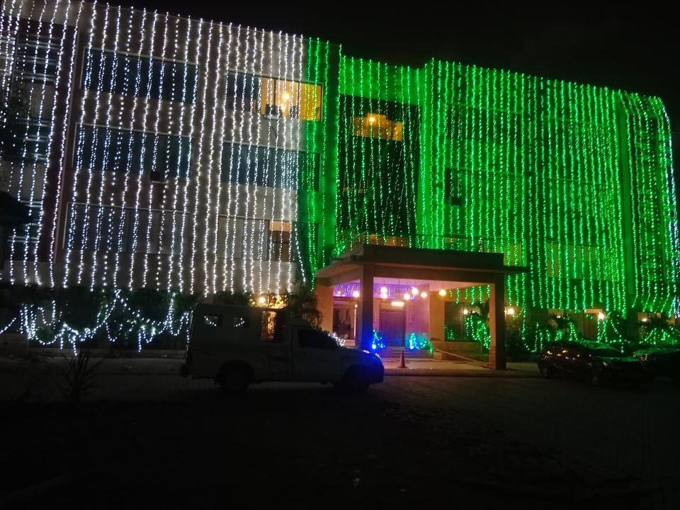 All Deputy Commissioner offices in Karachi have Been Decorated In Flags and Lights.