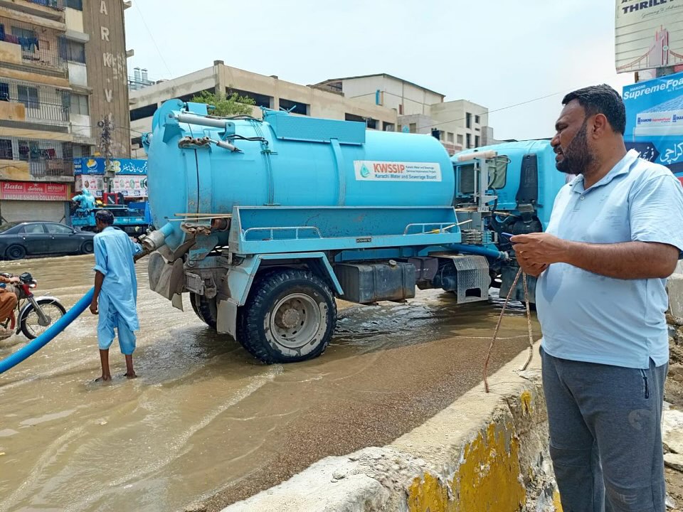 Assistant Commissioner Gulshan e Iqbal in field 