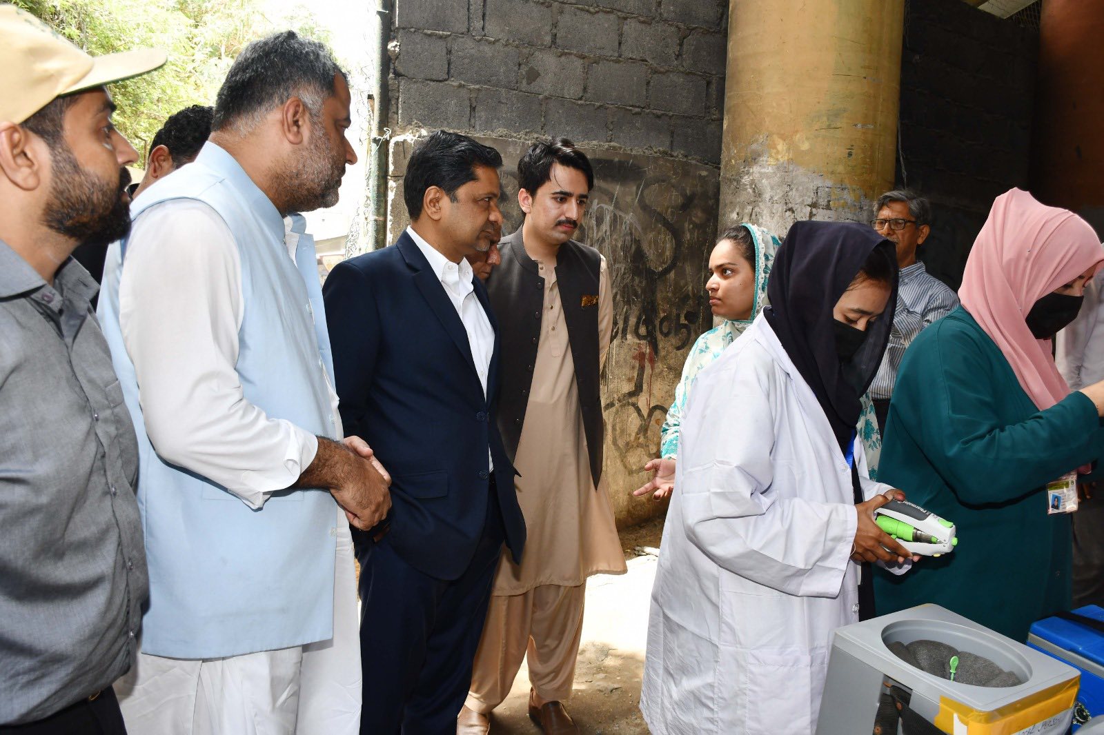 Commissioner Karachi visited various areas of Saddar to oversee the ongoing Polio Booster Dose Campaign