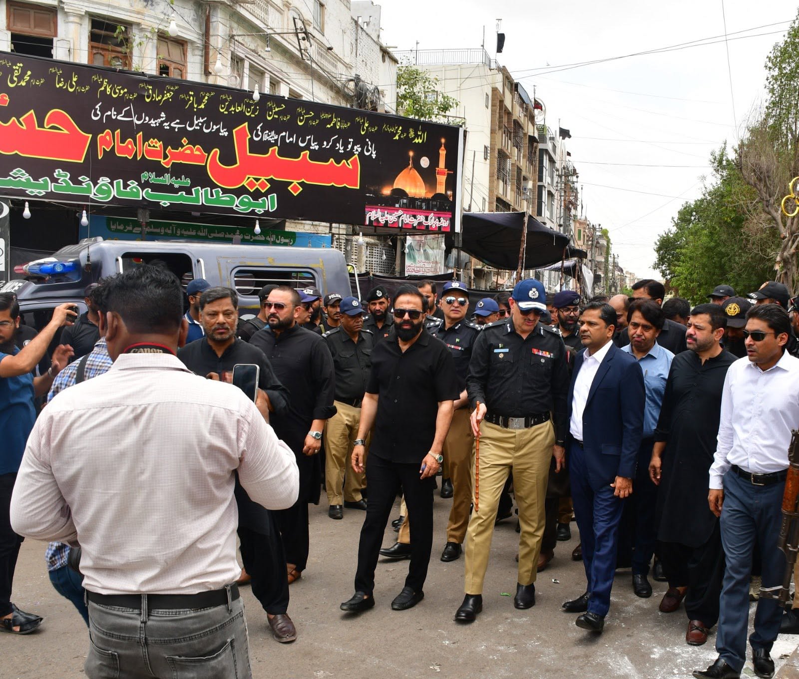 Commissioner Karachi Syed Hassan Naqvi, accompanied by the Additional IG Karachi, DIG Traffic, Deputy Commissioner South, Deputy Commissioner East, and representatives of the procession organizers, visited the routes
