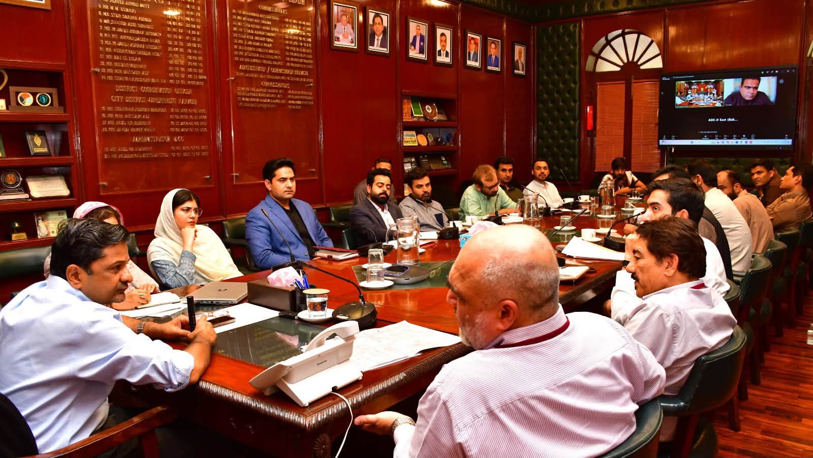 Commissioner Karachi chaired a meeting on the beautification of the Red Zone