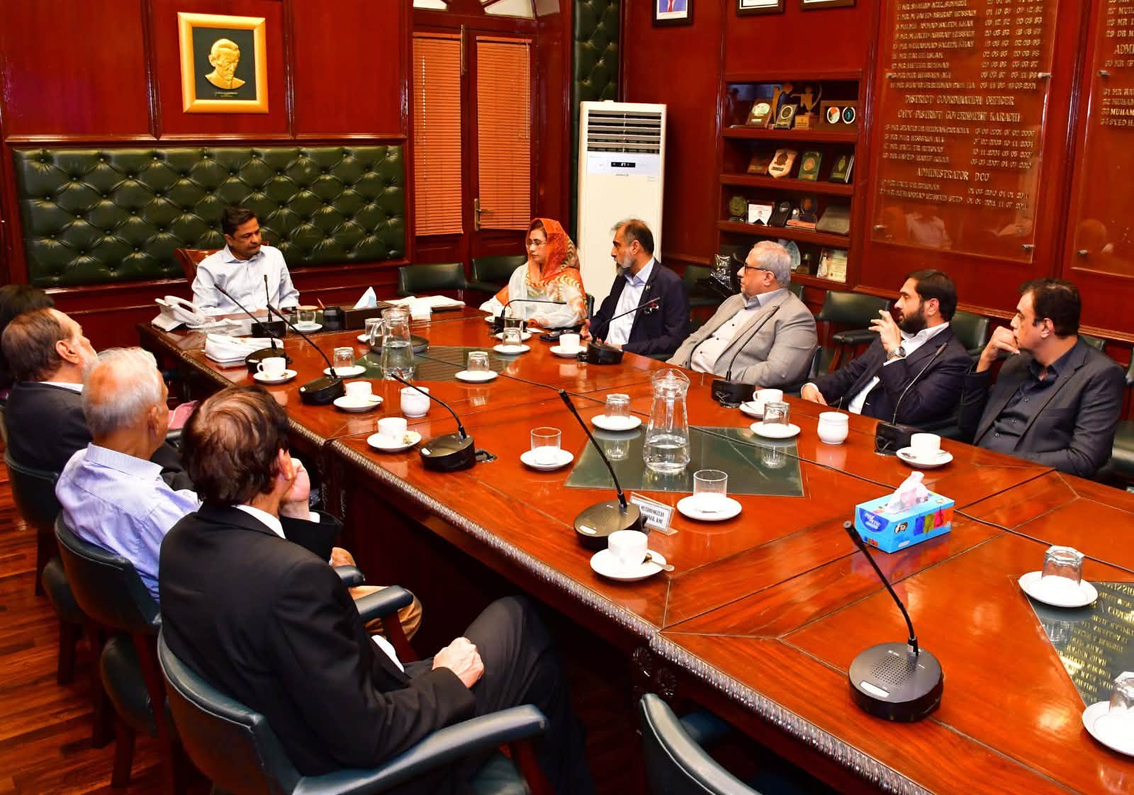 Meeting regarding issues related to business and trade activities in Karachi.
